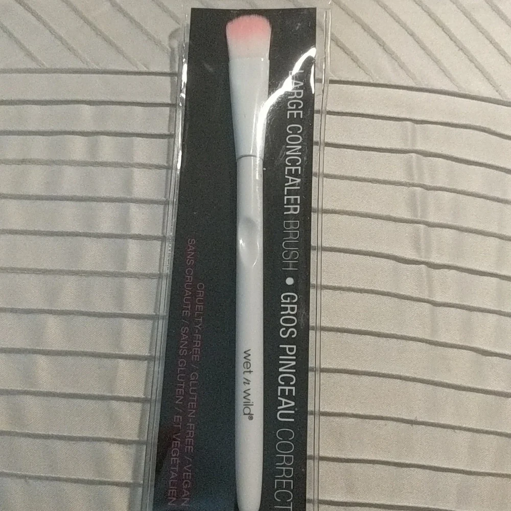 Large Concealer Brush